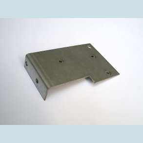 Beslag for rel�holder og stelforbindelsesklemme