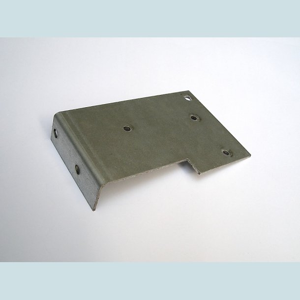 Beslag for rel�holder og stelforbindelsesklemme